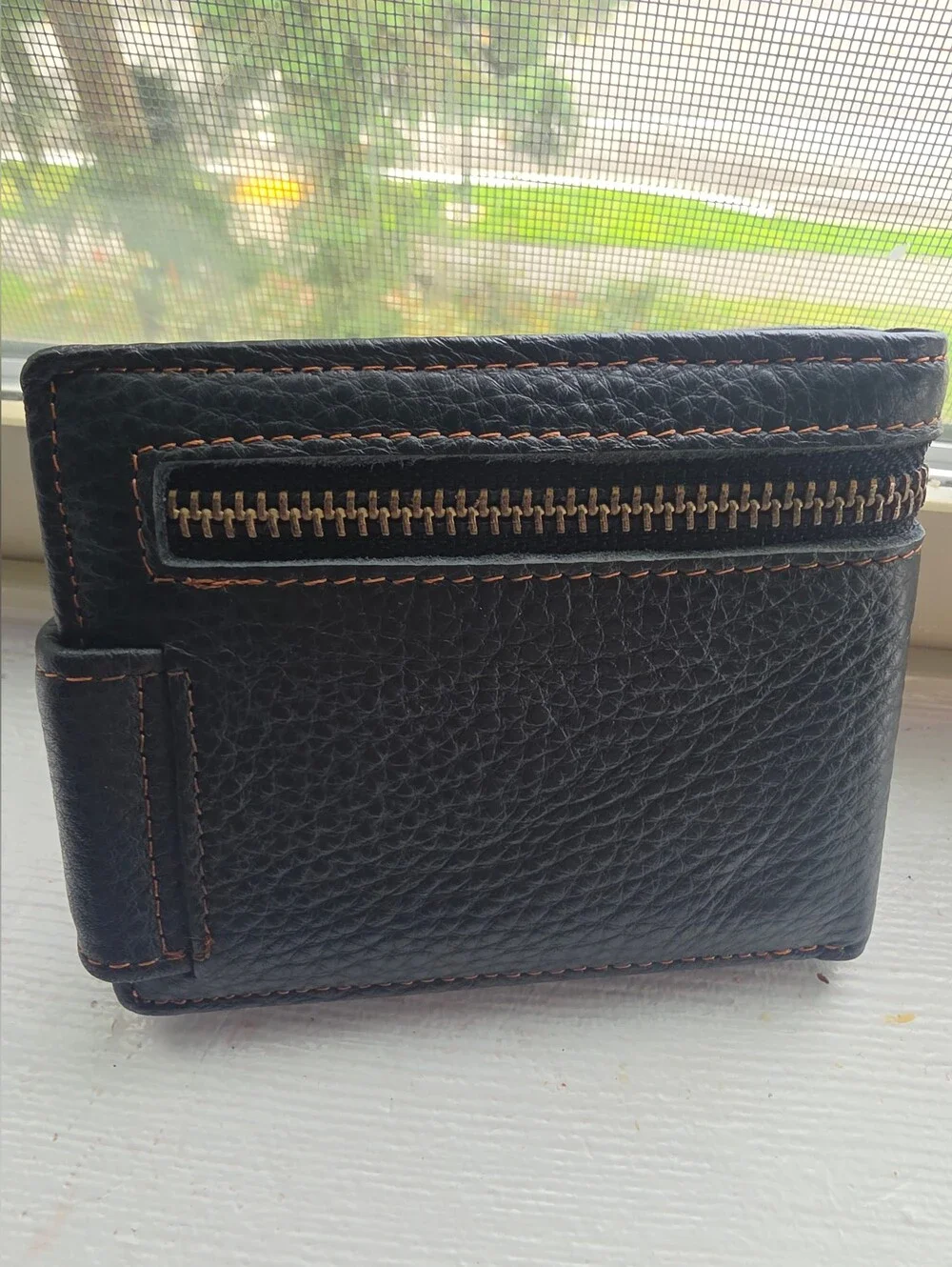 Men's Black Leather Bifold Wallet with Zip Coin Pocket